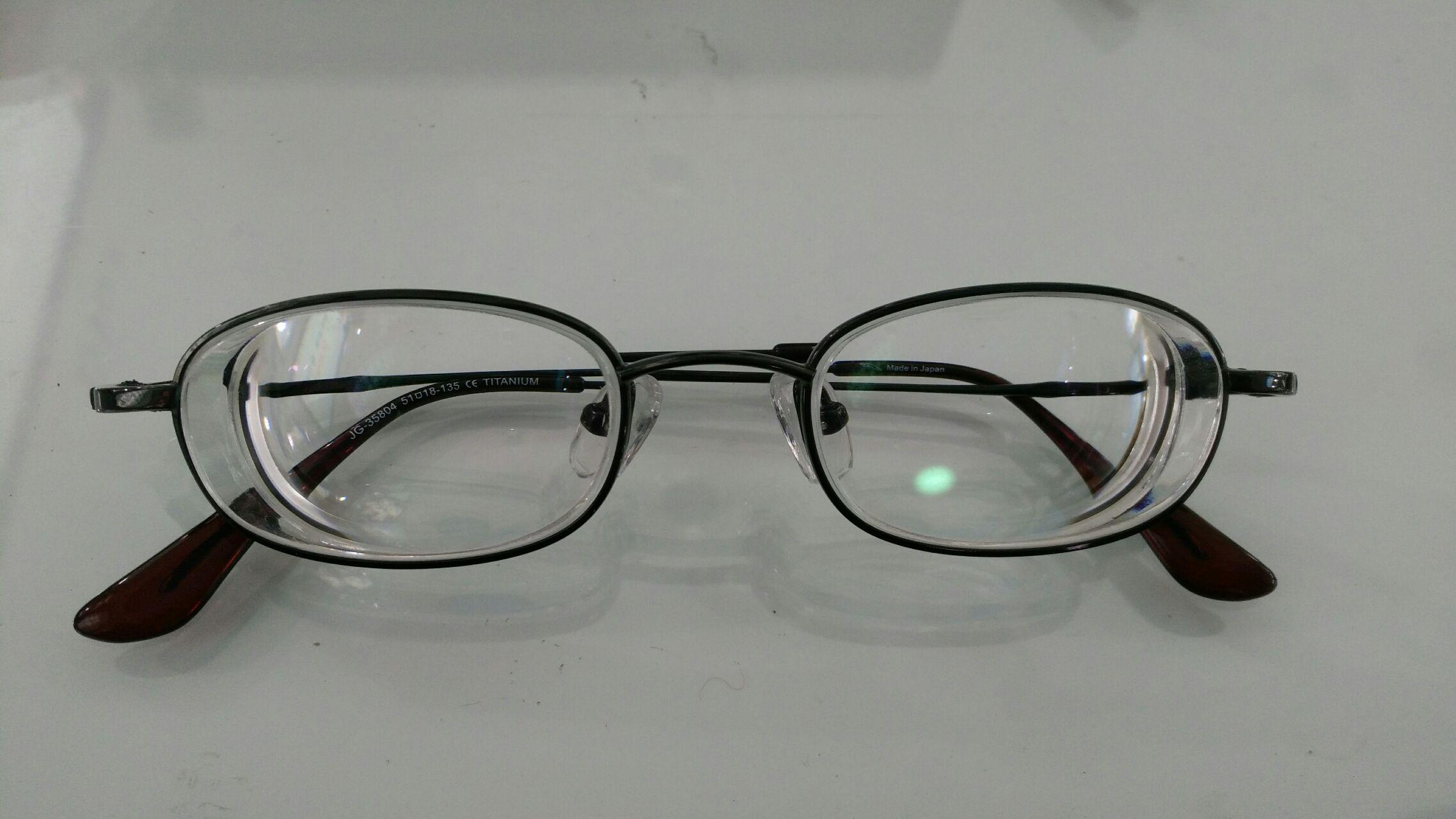 八百度近视感觉眼镜有这么厚