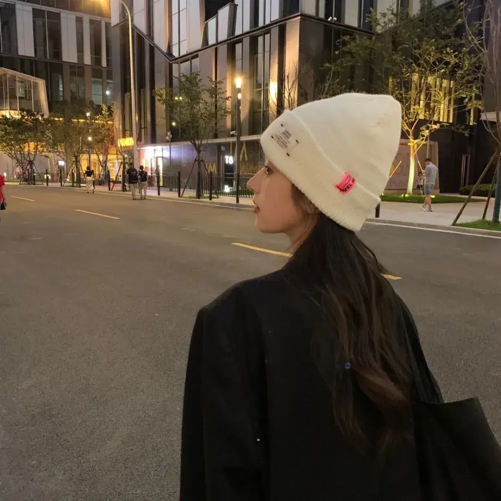 有什么好看,又比较低调的女生头像. - 知乎