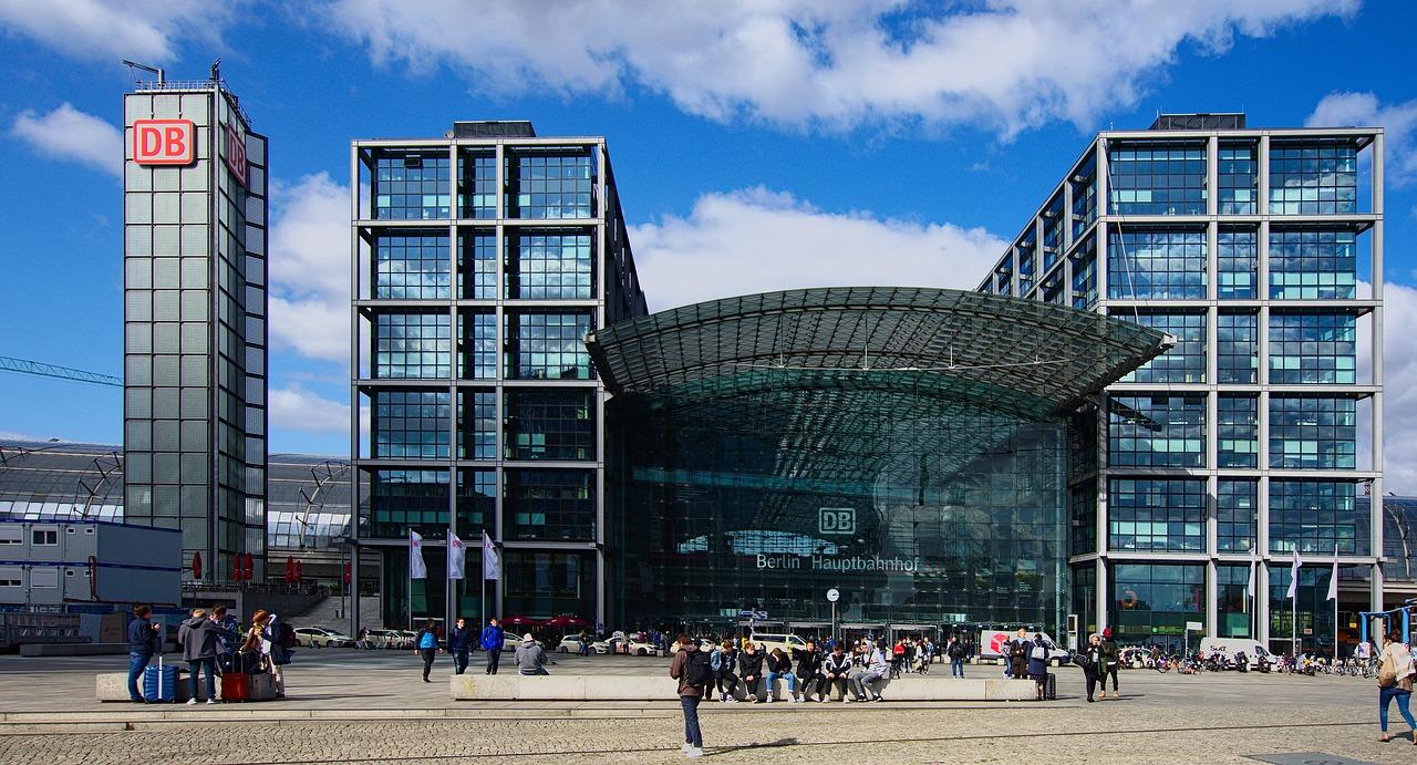 门口板下放什么