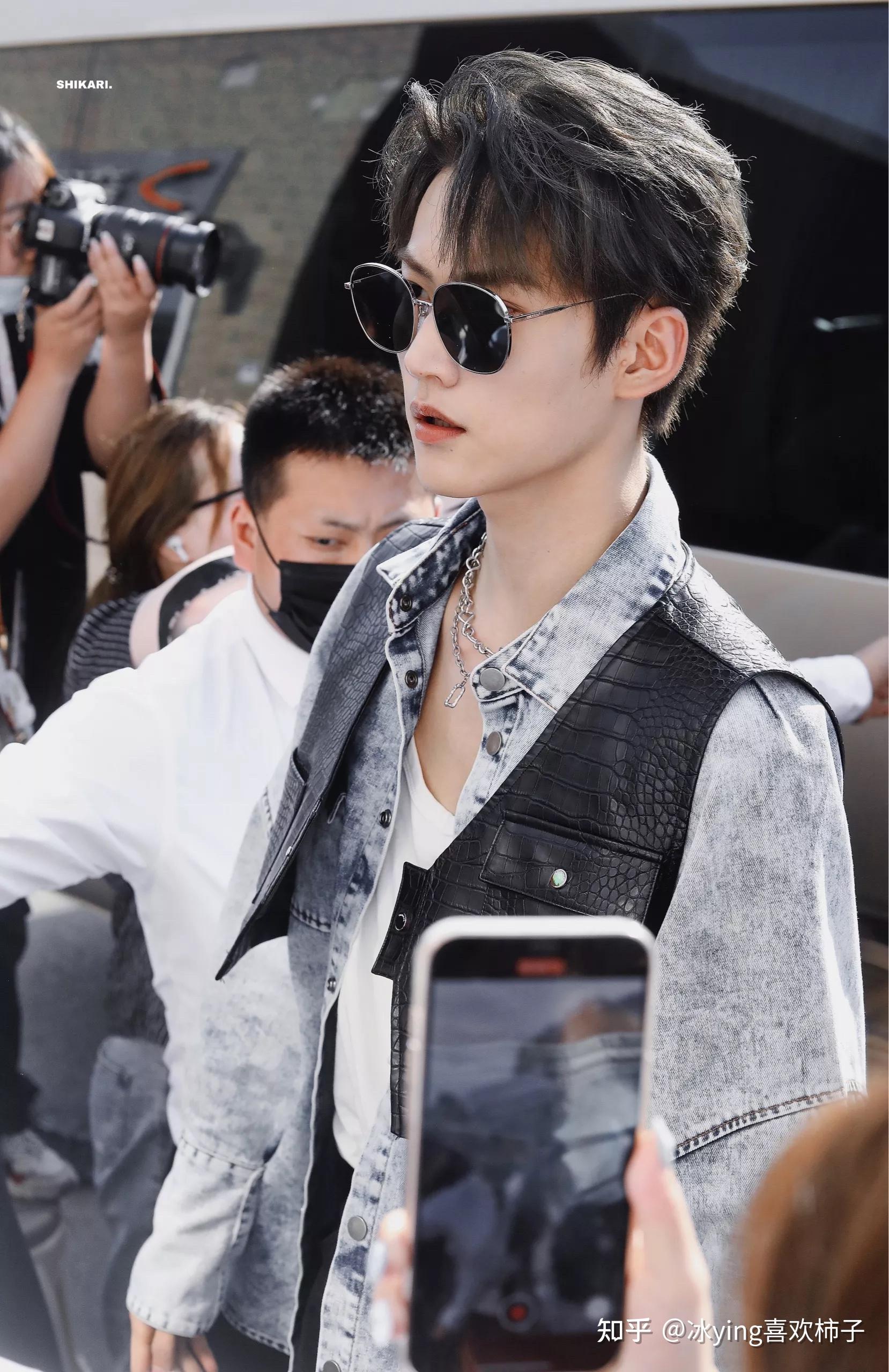 求你们珍藏的周柯宇的神图! - 知乎