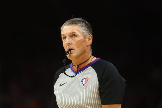 如何评价nba裁判福斯特