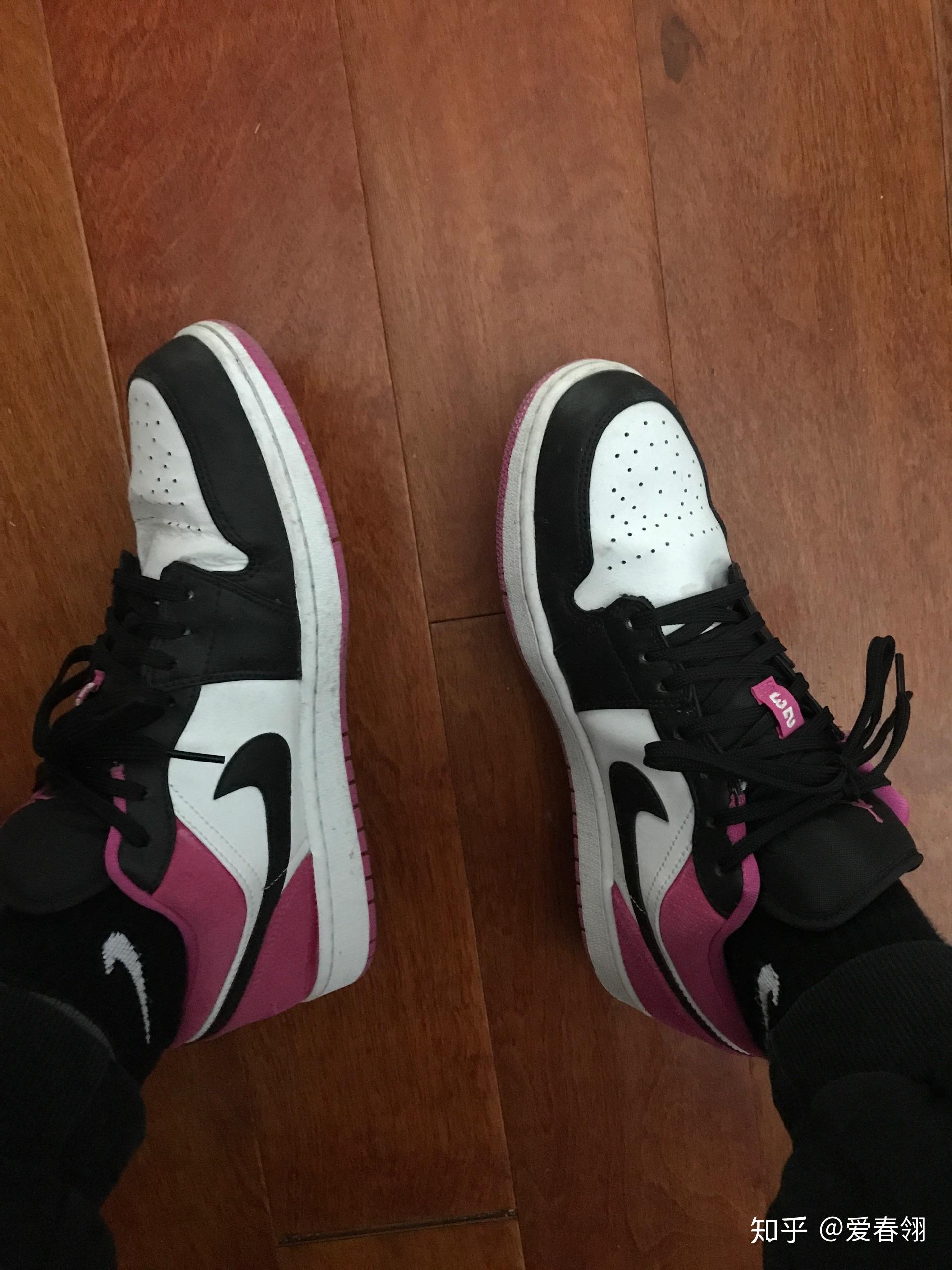 在毒上买的aj,两只褶皱都不一样,第一次穿,大佬们帮忙看看有没有问题?