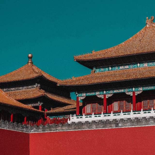 如果解放后的北京城保留城墙等古迹，采用梁思成的方案另建新城，今天的北京会成为世界奇观吗？