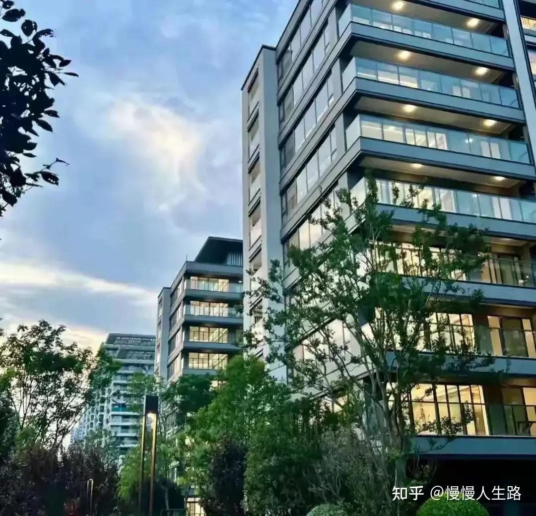 卖房子的人都开始慌了!楼市真的开了一个大玩笑,很多人后悔了 - 知乎