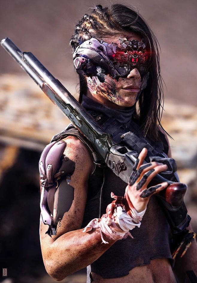 整个装扮完之后在旁边的雪儿直接冲过来抱住他狂亲,这雪儿真的有够像