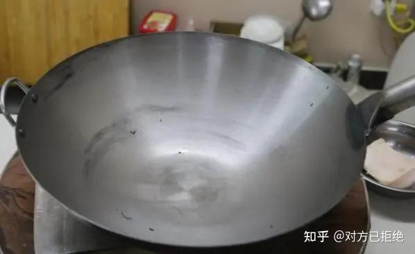 生铁锅和熟铁锅有什么区别 两种铁锅的区别介绍与对比