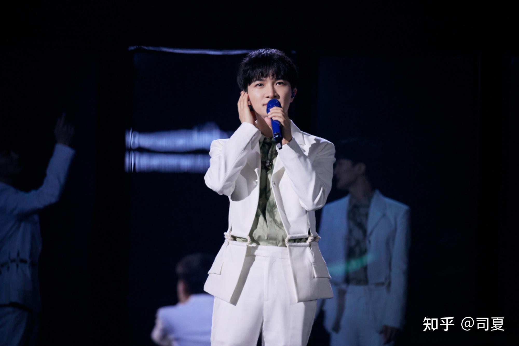 周深跨年夜一晚上参加四场跨年晚会,他是怎么做到的? - 知乎