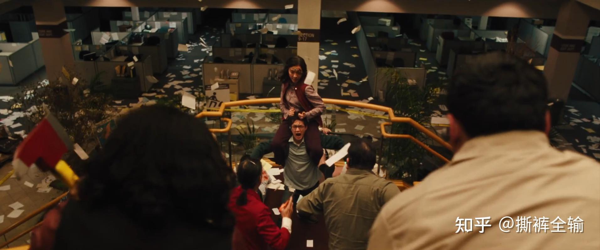 《瞬息全宇宙》到底讲了个什么故事?(瞬息()())