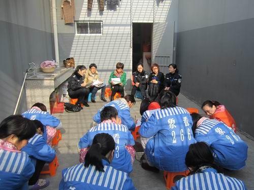 看守所里的生活是怎样的