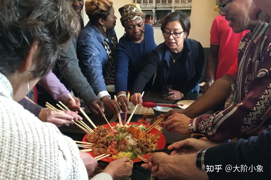 在新加坡，一起吃捞起的仪式感，才叫过年 - 知乎