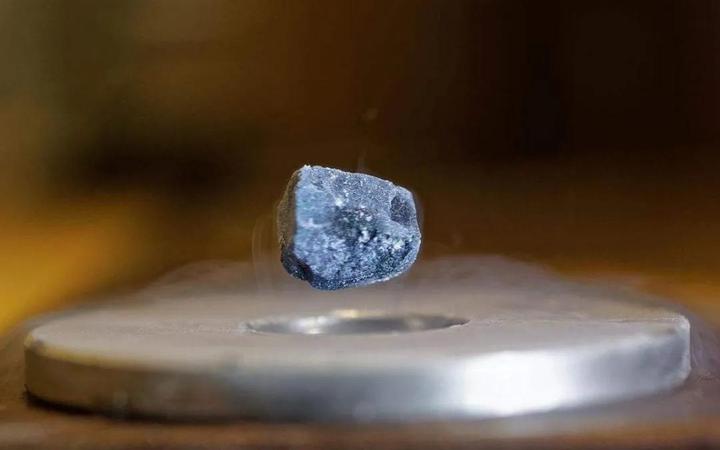 陈根铁基超导体一个区分过去和未来式的奇异材料