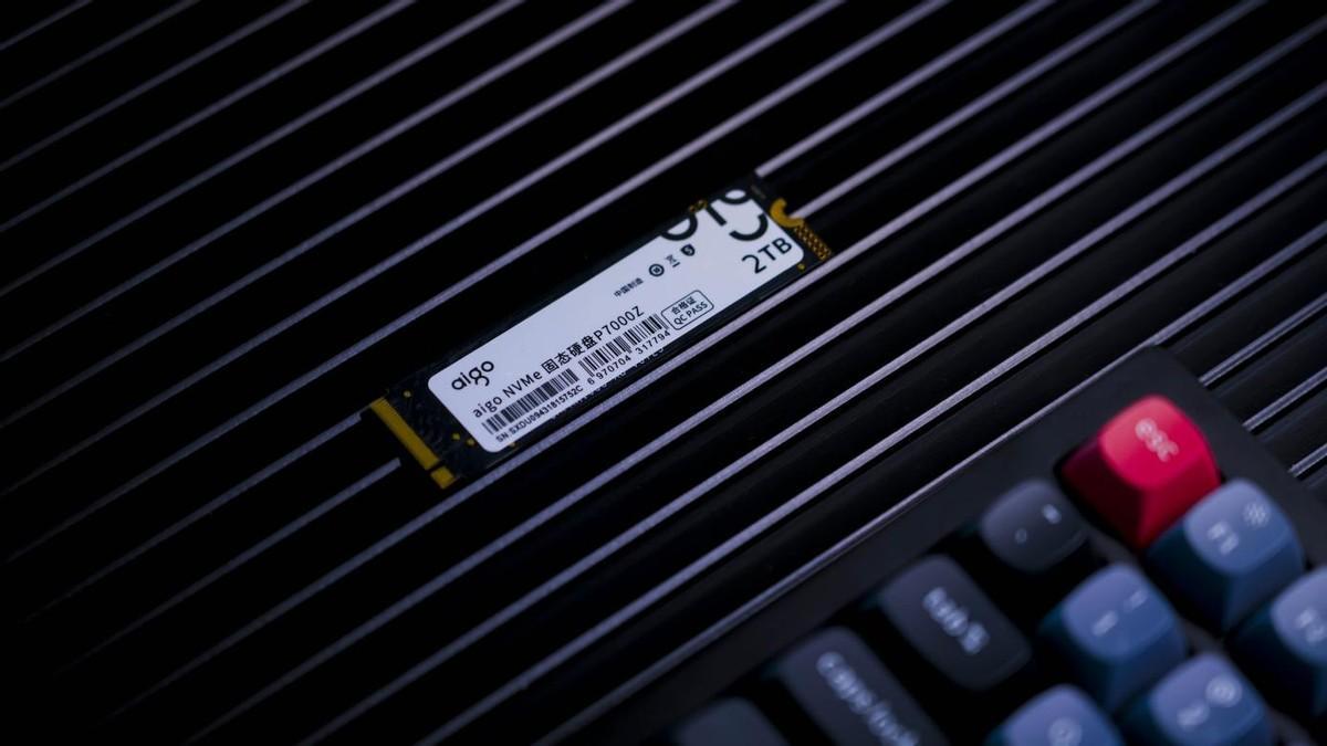 玩家抄底时刻，厂家捶地丨不到500块的aigo P7000Z SSD上手实测- 知乎