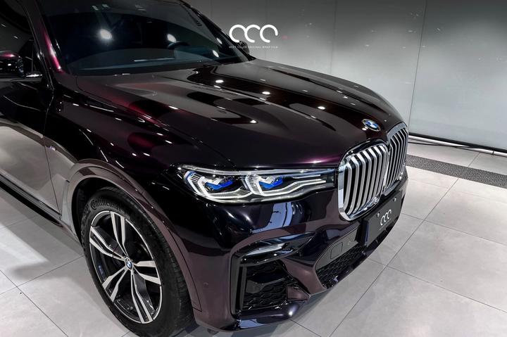 宝马漫彩改色膜星空黑魅红,尊贵奢华的黑红渐变色