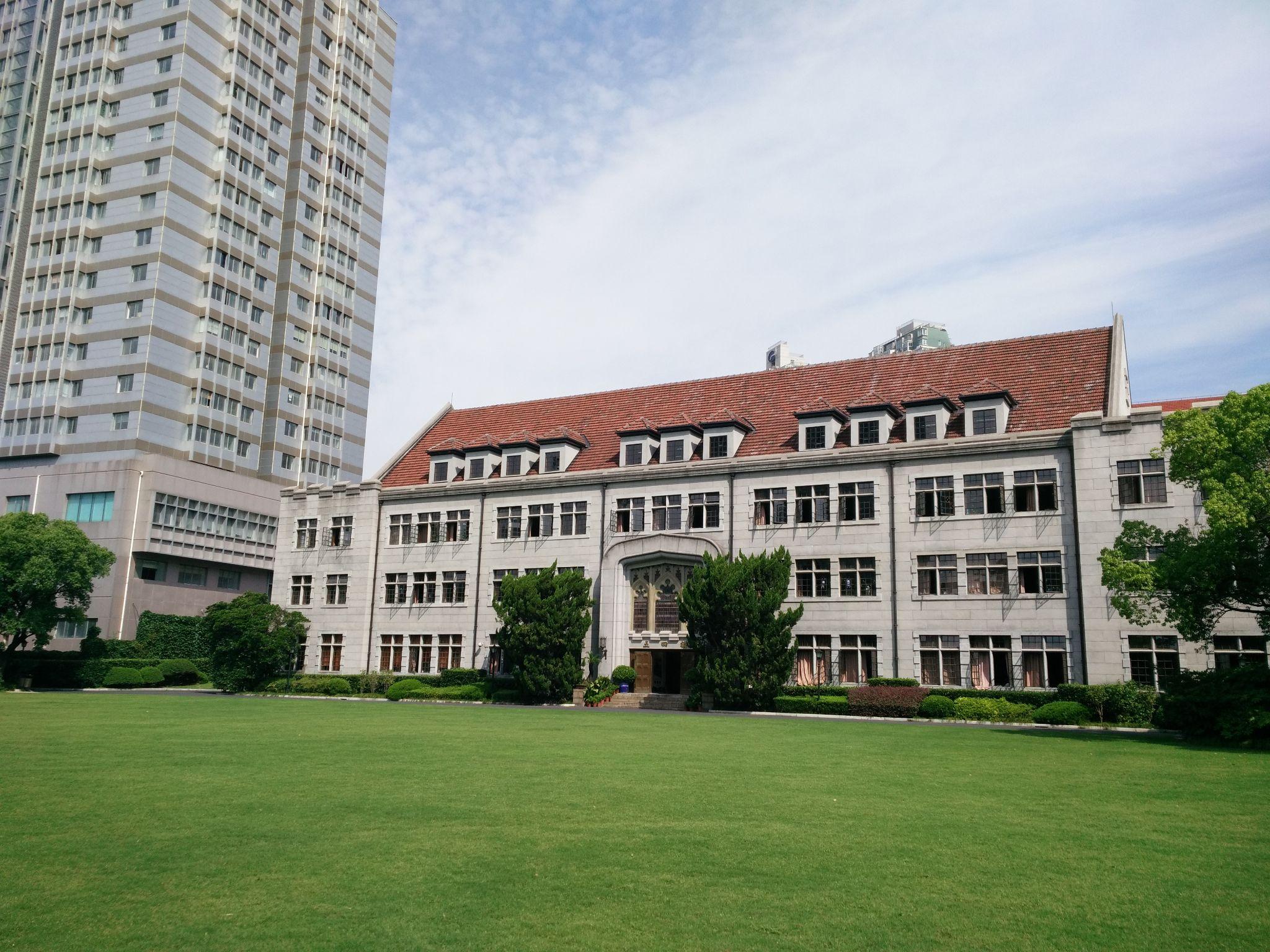 如何评价上海市第二中学女老师出轨男学生