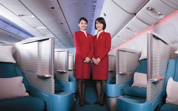香港国泰航空空姐的英语揭开了美粉的伤疤