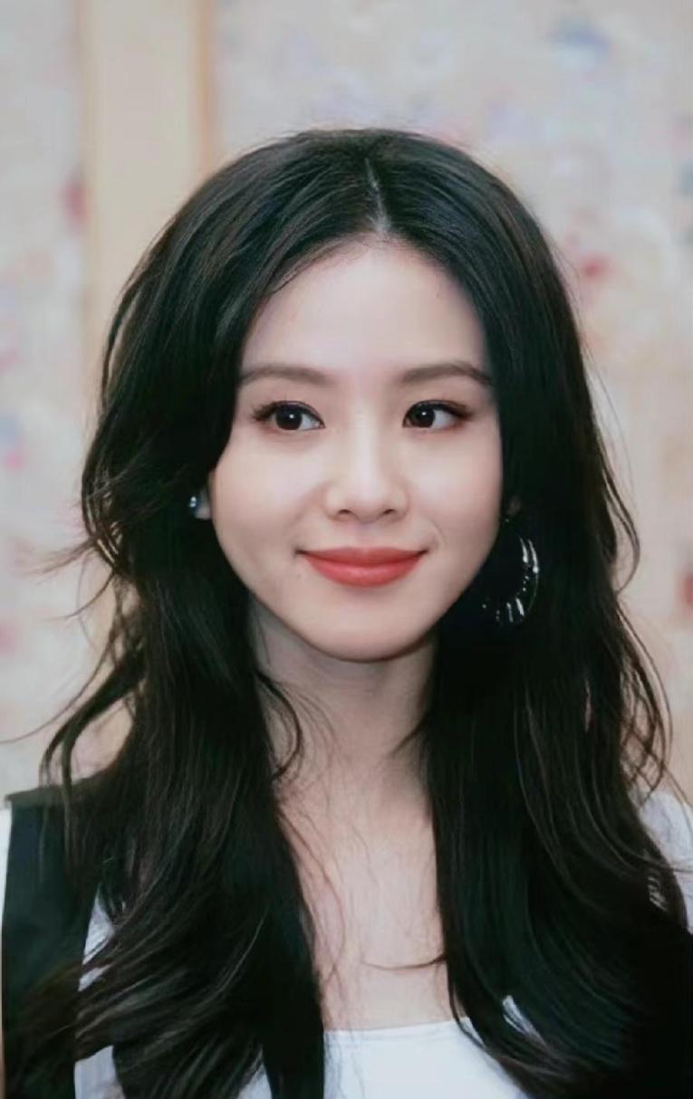 说实话你们真的觉得刘亦菲漂亮么