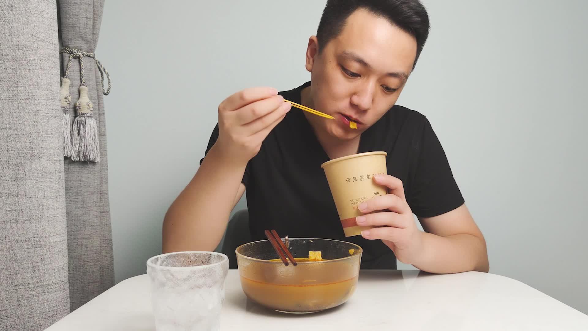 为什么男生都不喜欢吃螺蛳粉,臭豆腐,榴莲这种闻起来臭吃起来香的东西