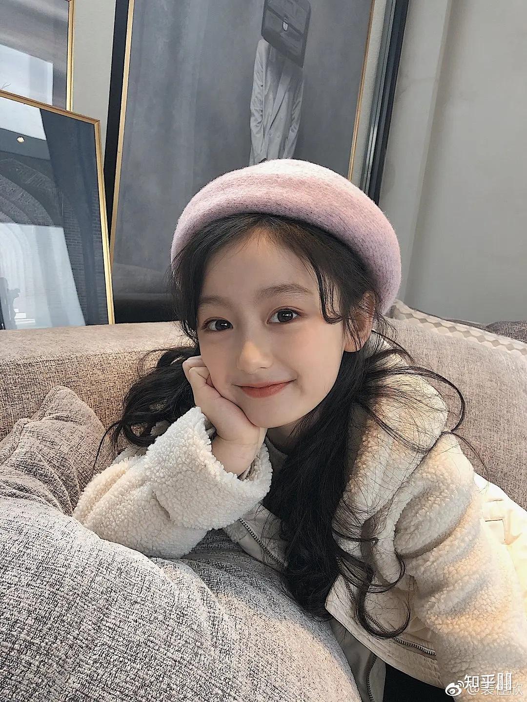 如何评价裴佳欣和刘楚恬的颜值? - 知乎