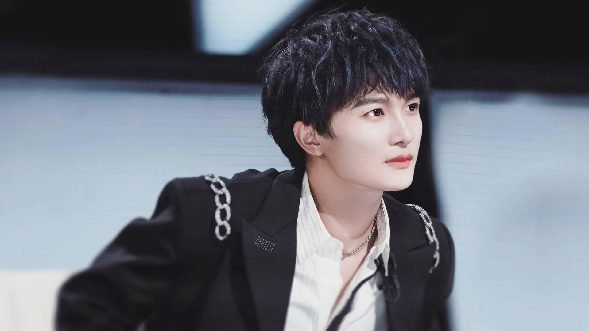 有没有周深超好看的照片(无水印)? - 知乎