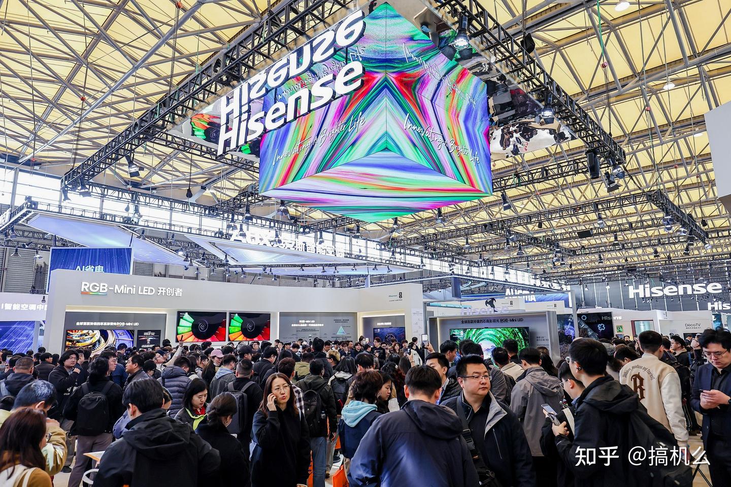 朱广权妙评董宇辉推荐:斩获艾普兰奖的海信UX2026款到底有多顶?