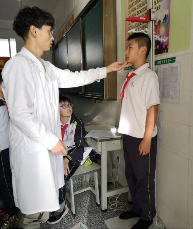 中国学生体质调研 身高测量照片