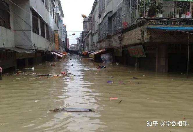 广东人将挑战暴雨上班 30 天,气象部门预计今年龙舟水