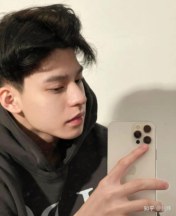 皮肤挺黑的男生怎么变白并且让肤质变好?