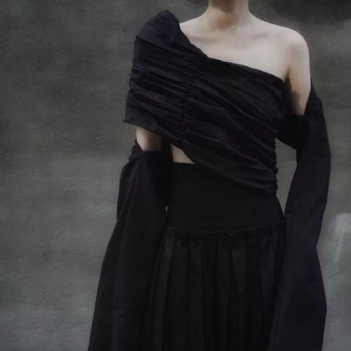 有没有冷淡风的黑色系女生头像? - 知乎