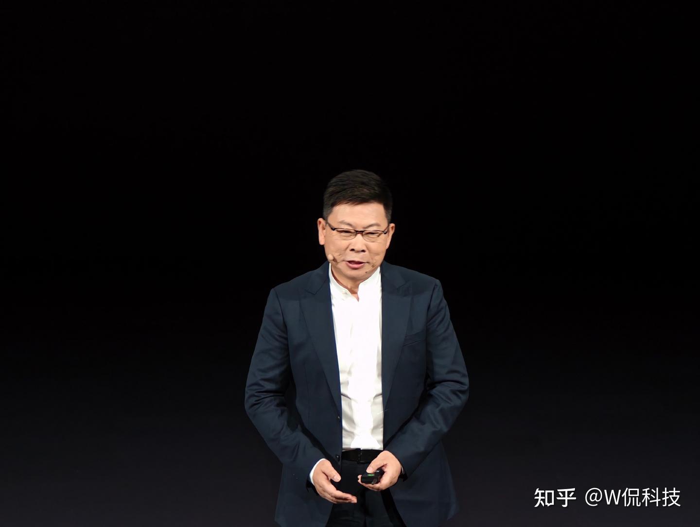 还要继续涨价?余承东一声喊话,全行业集体松气,普通人别慌别急