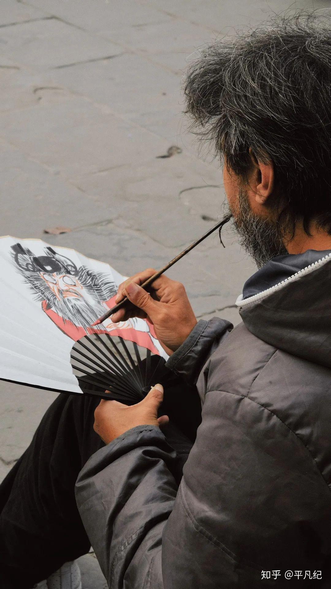 如何评价西安书院门扇子哥? - 知乎