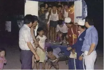 (被送往孤儿院的孩子)