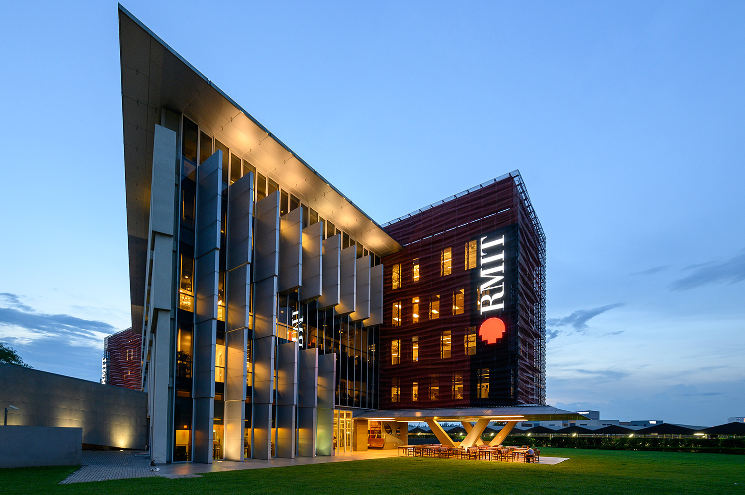皇家墨尔本理工大学,设计类专业,没有本科背景可以申请吗?