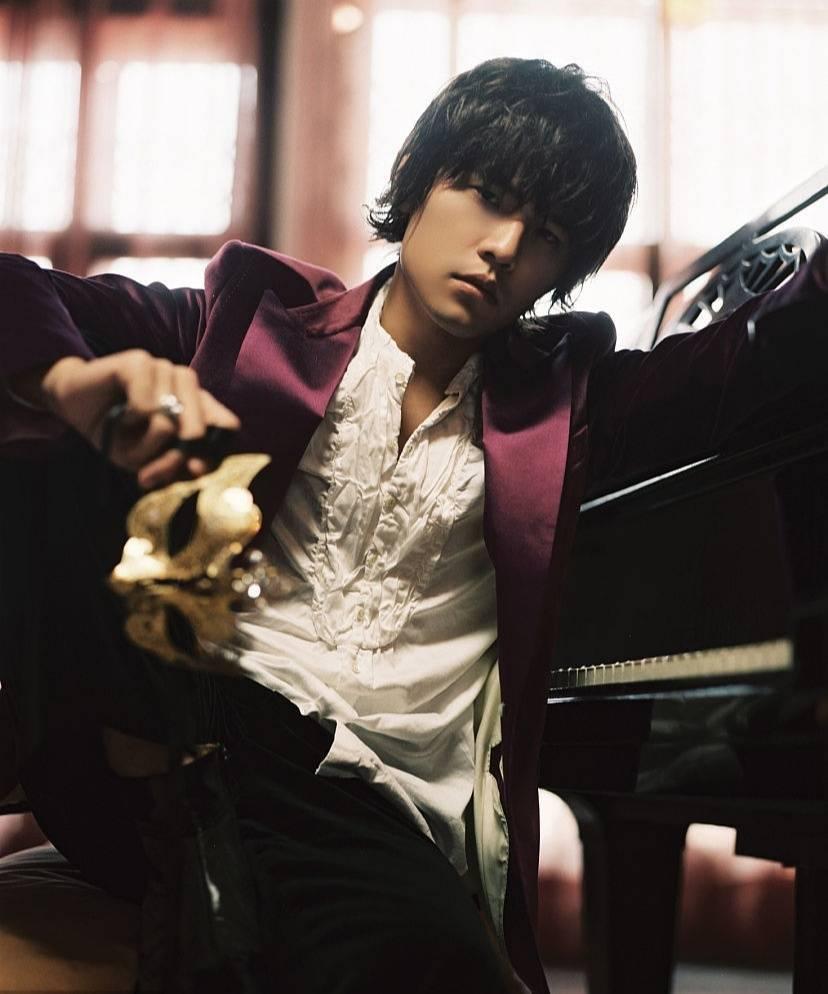 大家有没有周杰伦早期留狼尾的照片