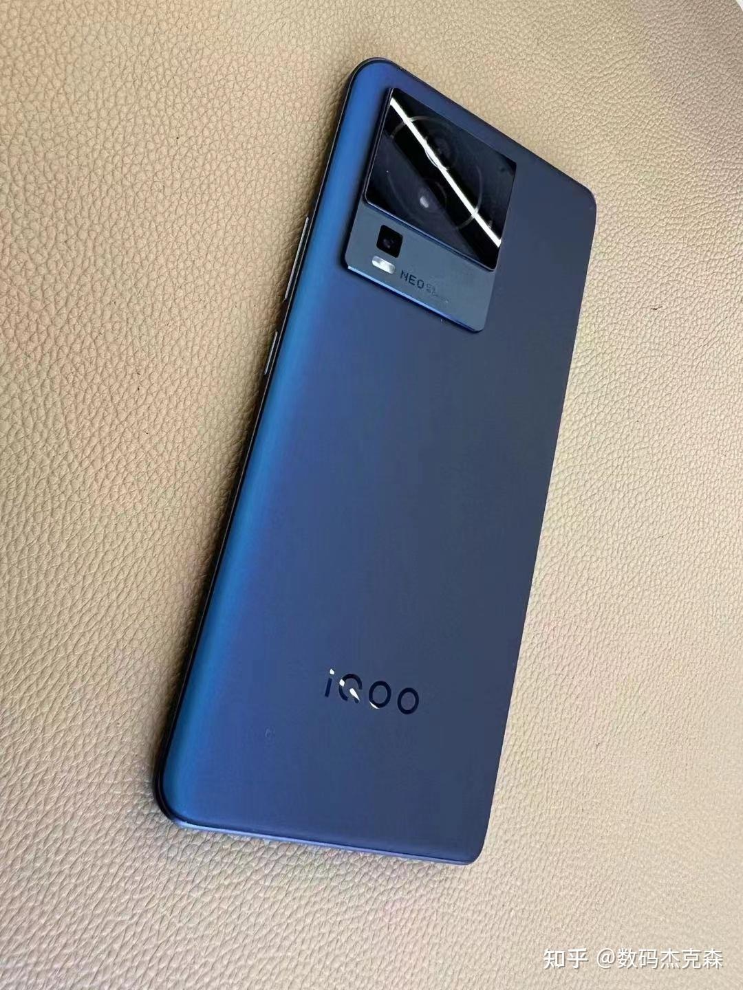 iqooneo7和小米12pro天玑版选谁