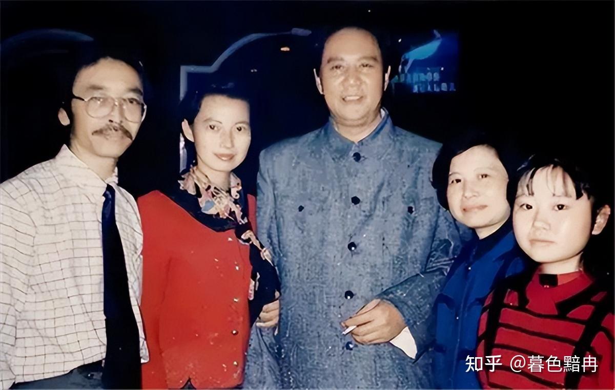 1989年古月受邀参加国宴，杨白冰上将打了个招呼，吓得他连忙站起 - 知乎