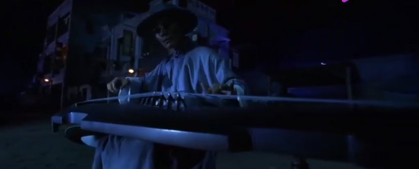 周星驰作品《功夫》中的天残地缺(弹琴那两位)对阵十二路谭腿,洪家