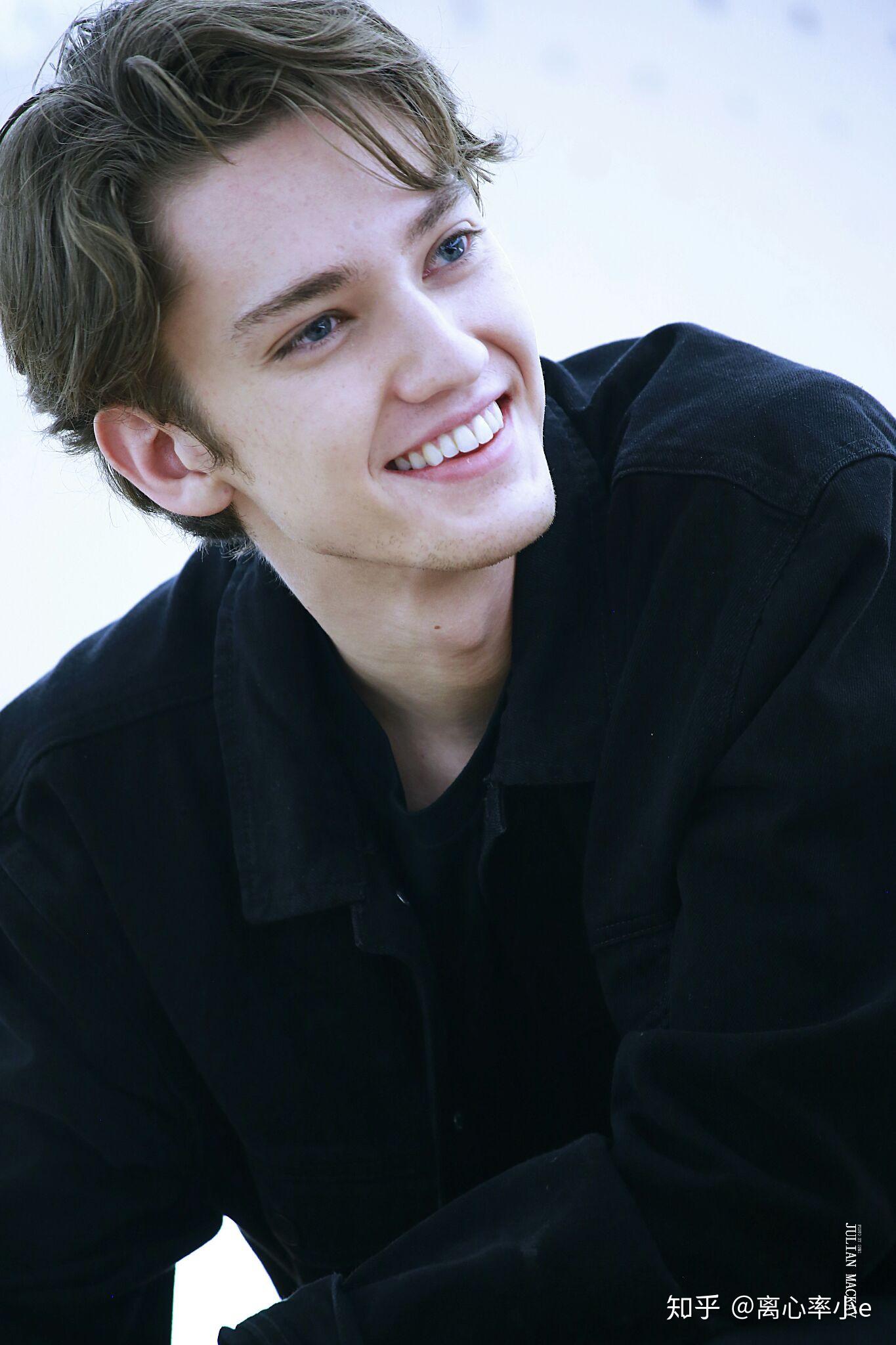 有没有好看的男生的欧美风壁纸不用是演员或者idol也行