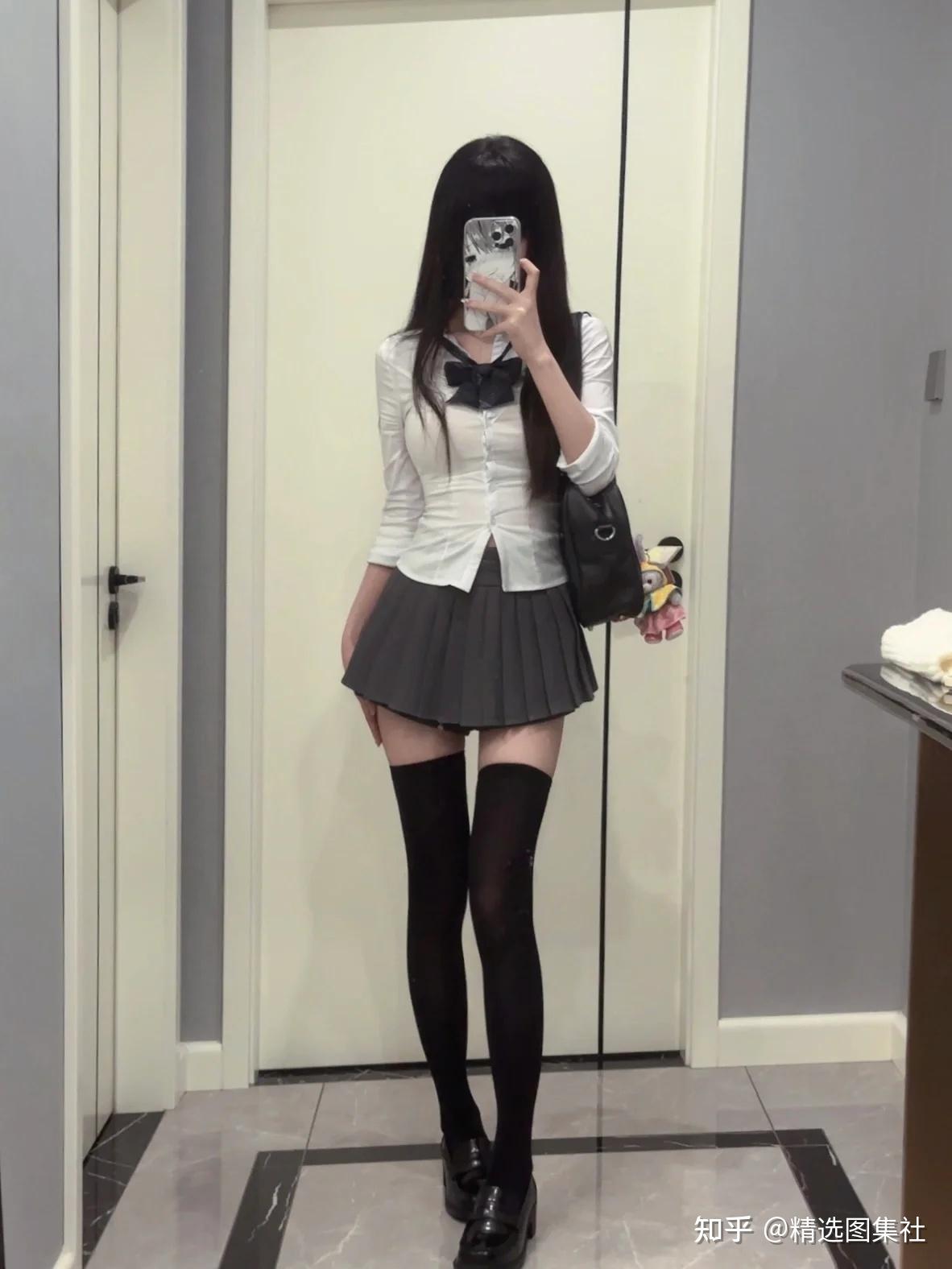 女生穿过膝袜如何搭配才有魅力?