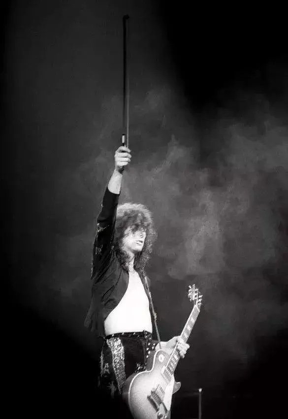 jimmypage的吉他水平及历史地位如何