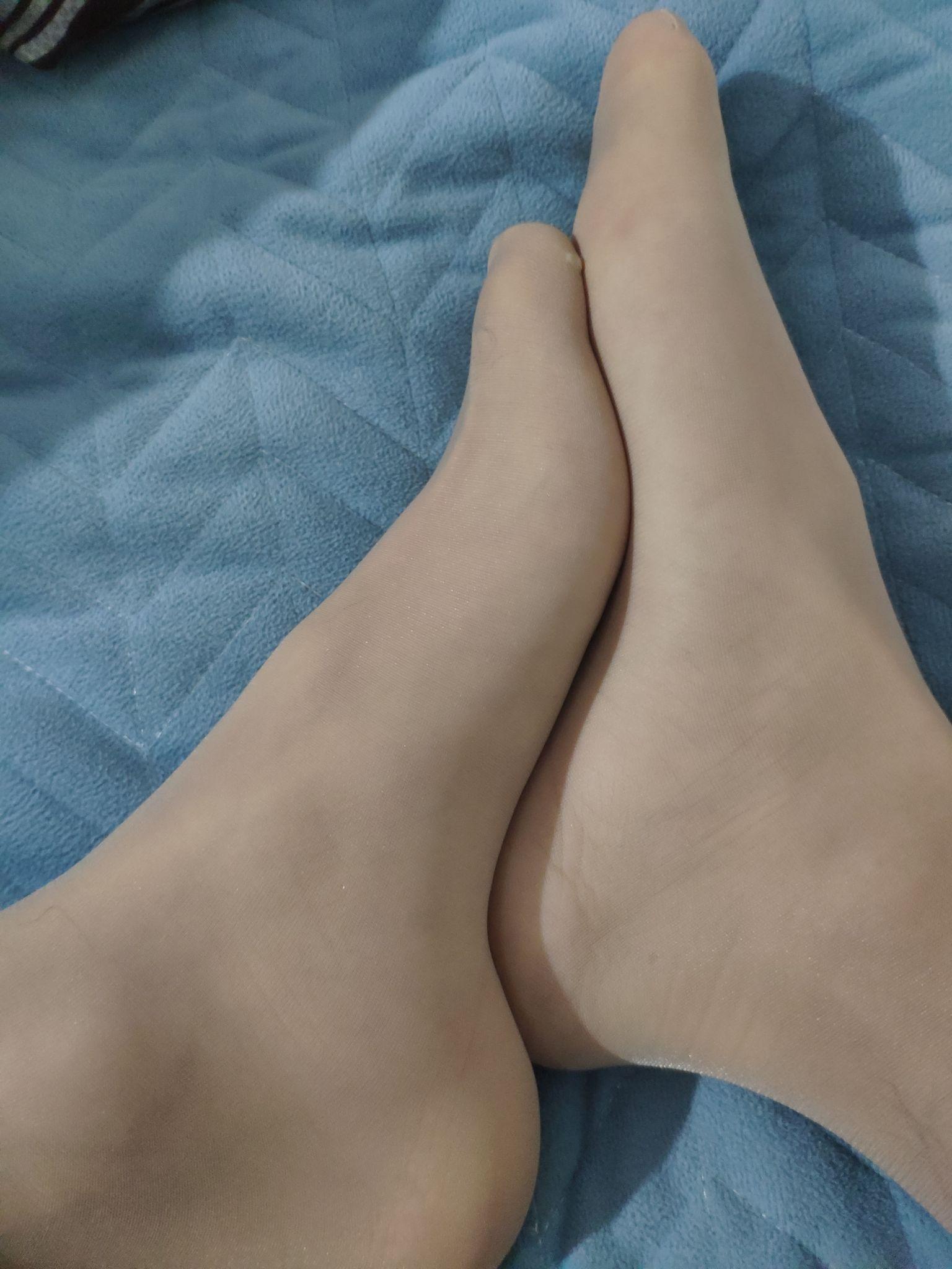 足控突然看到或触碰喜欢的人的脚是一种什么体验? - 知乎