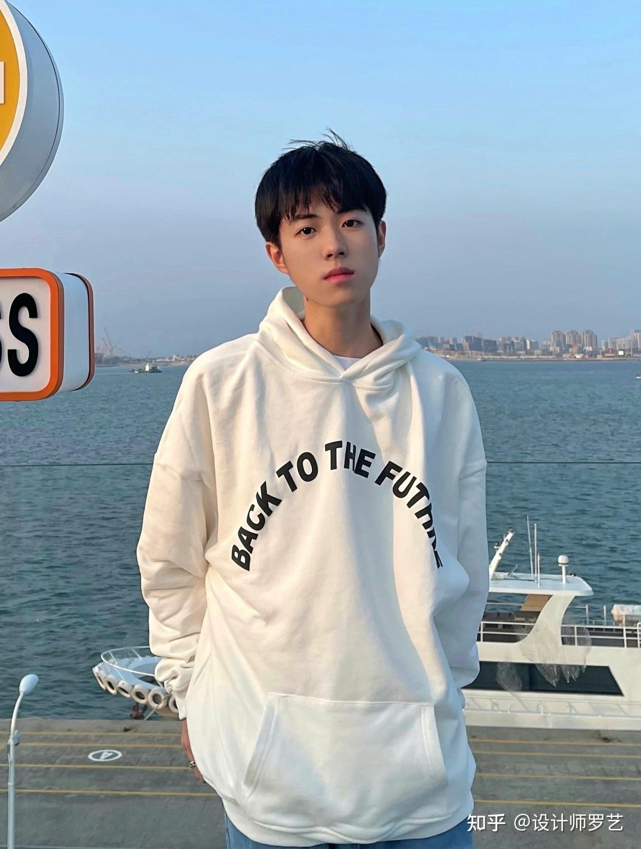 男高中生该留什么样的发型(最好不烫头)?