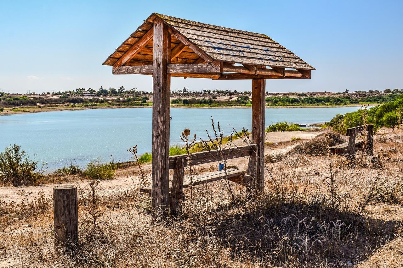 为什么叫卧龙墨水湖边