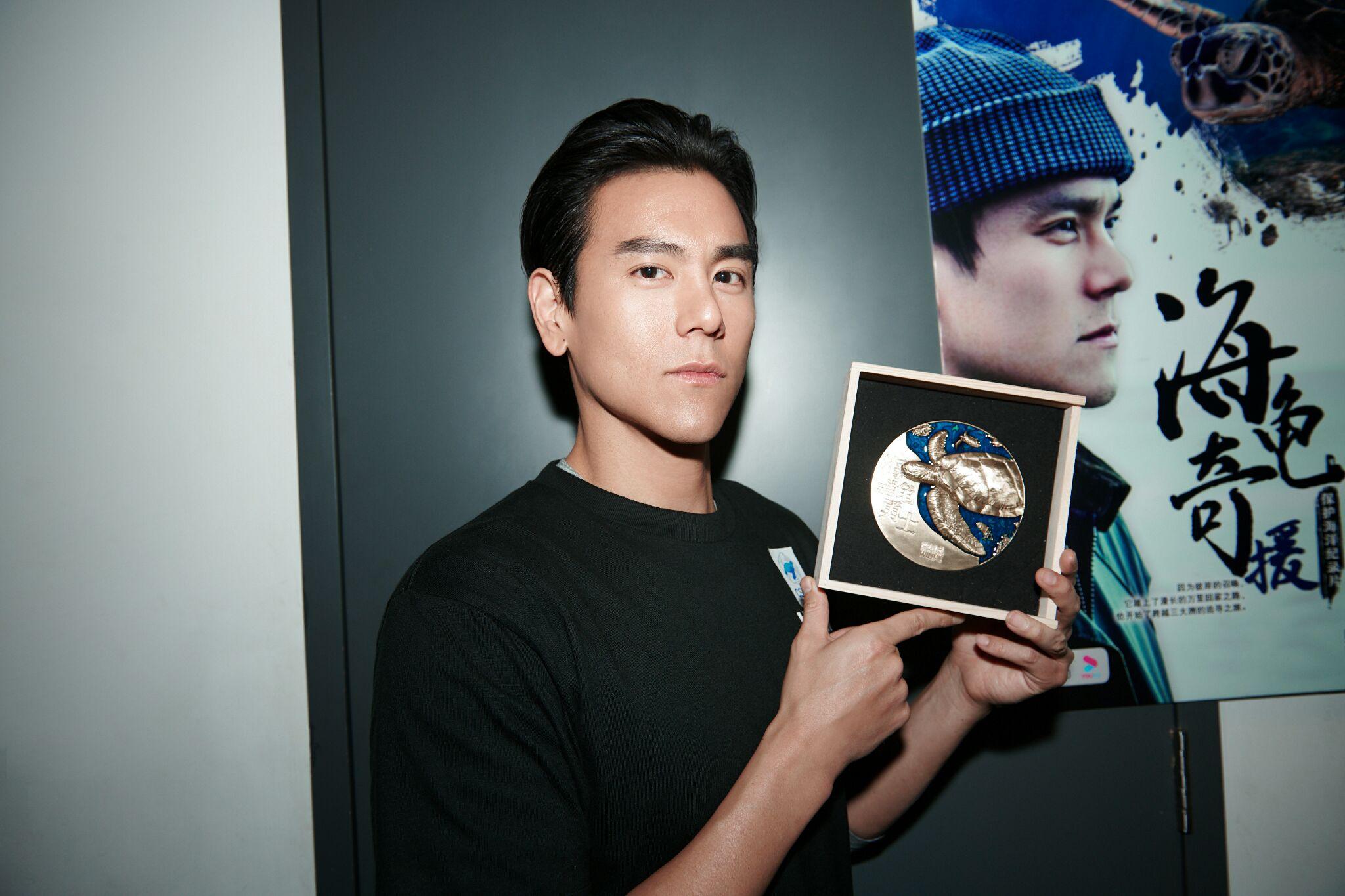 有哪些适合做壁纸的彭于晏照片