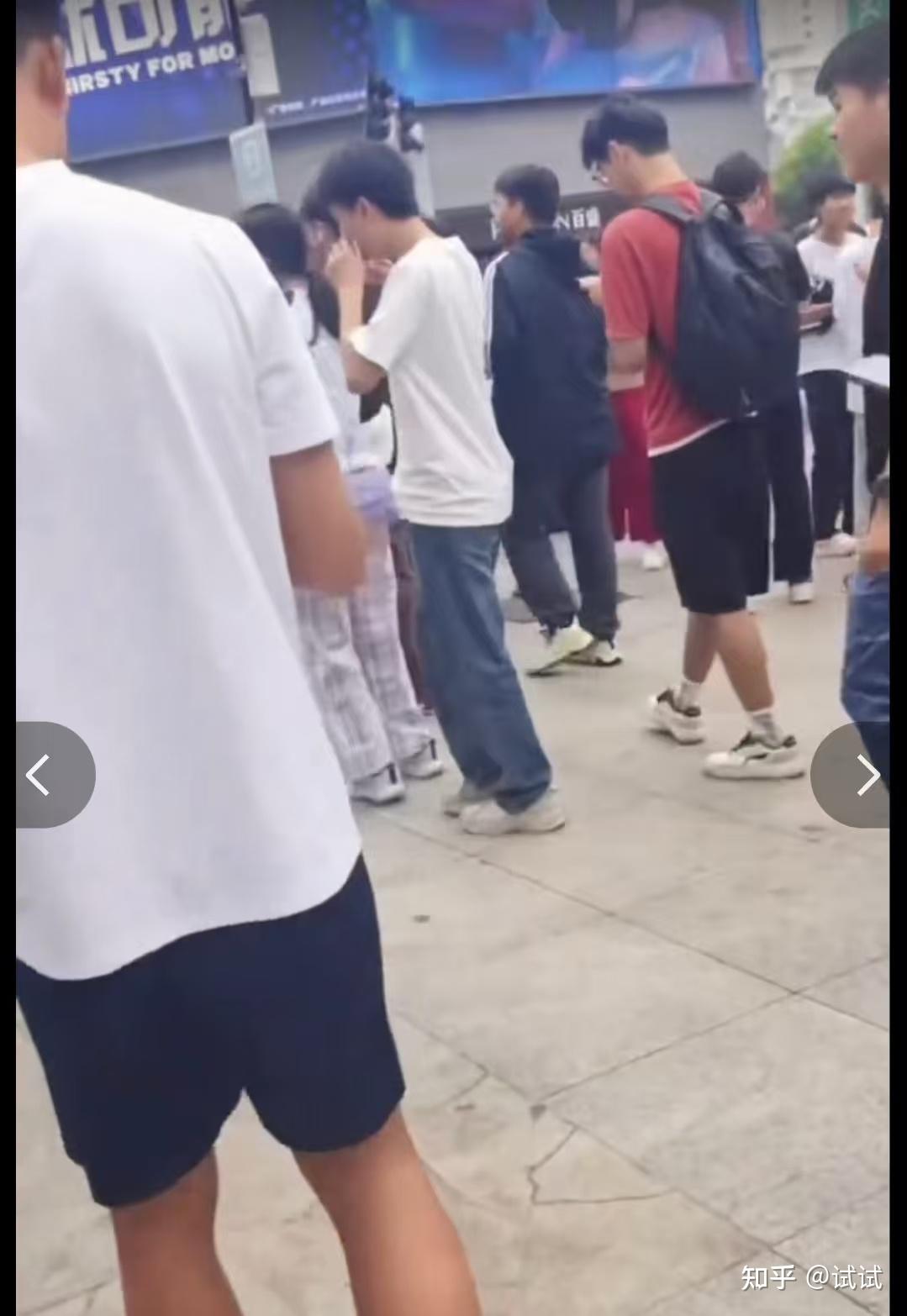 “王扁被小汤圆真实事件”指的是网红王扁现身王源南昌演唱会现场,被王源的粉丝小汤圆们围堵的事件。(附完整版视频) - 知乎