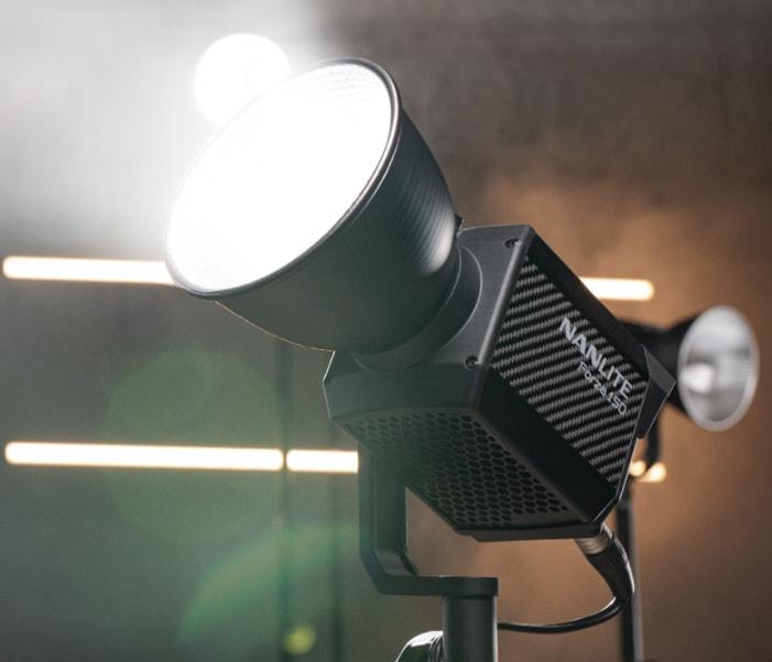 南光forza150w补光灯正式发布