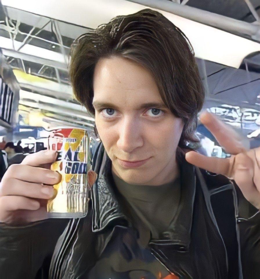 请问有人有韦斯莱双子弗雷德韦斯莱乔治韦斯莱的照片吗特别帅的那种