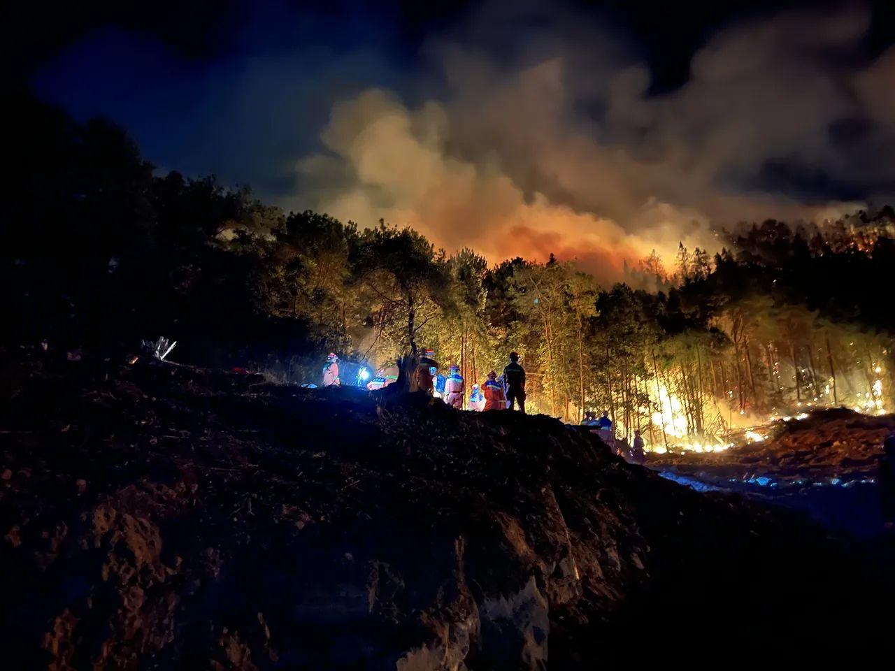 重庆北碚山火被有效封控,起决定性作用的「以火灭火」是啥战术?