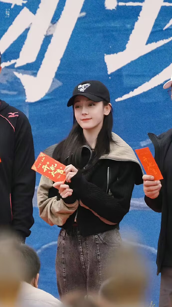 迪丽热巴有大瓜?张艺谋晚节不保?赵又廷出轨张子枫?陈晓嫌弃85花?