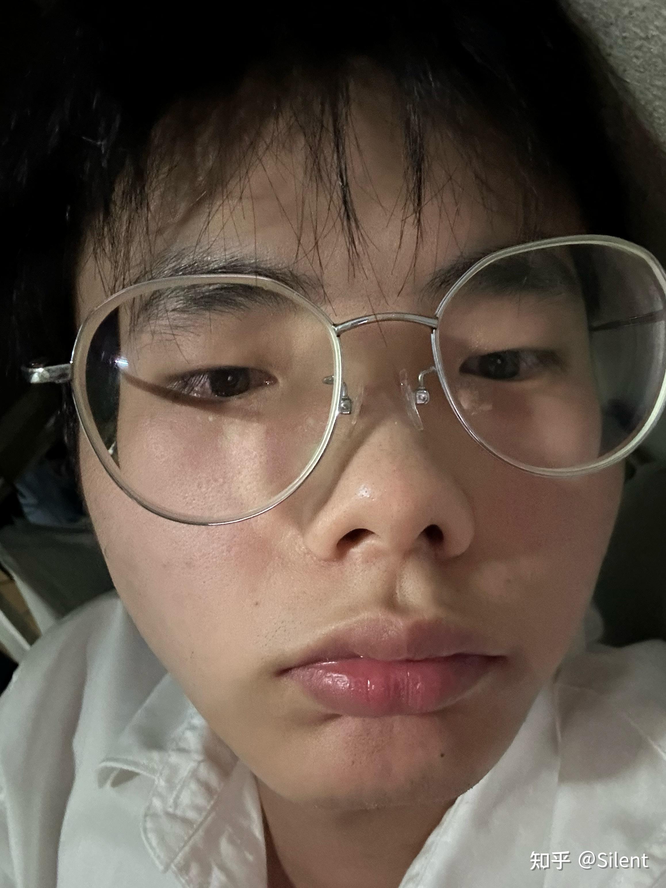 有没有长得丑的男生照片分享一下.我想知道什么样算丑 ?