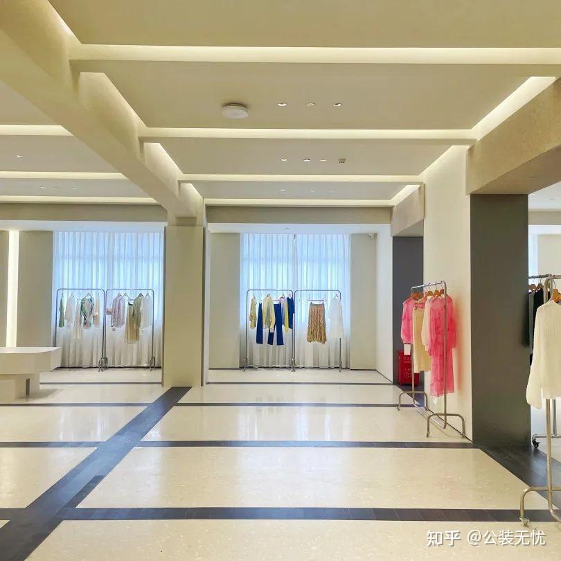 设计赏析 | 主题鲜明 氛围舒适 服装展厅案例分享 - 知乎
